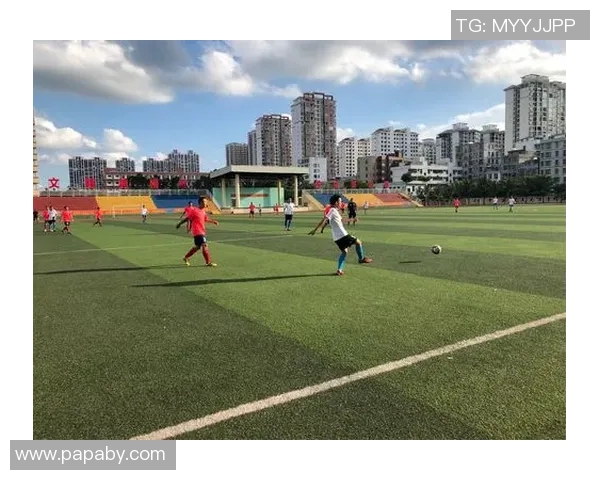 全球顶级帅气男足球星，挥洒激情与风采的完美瞬间展现